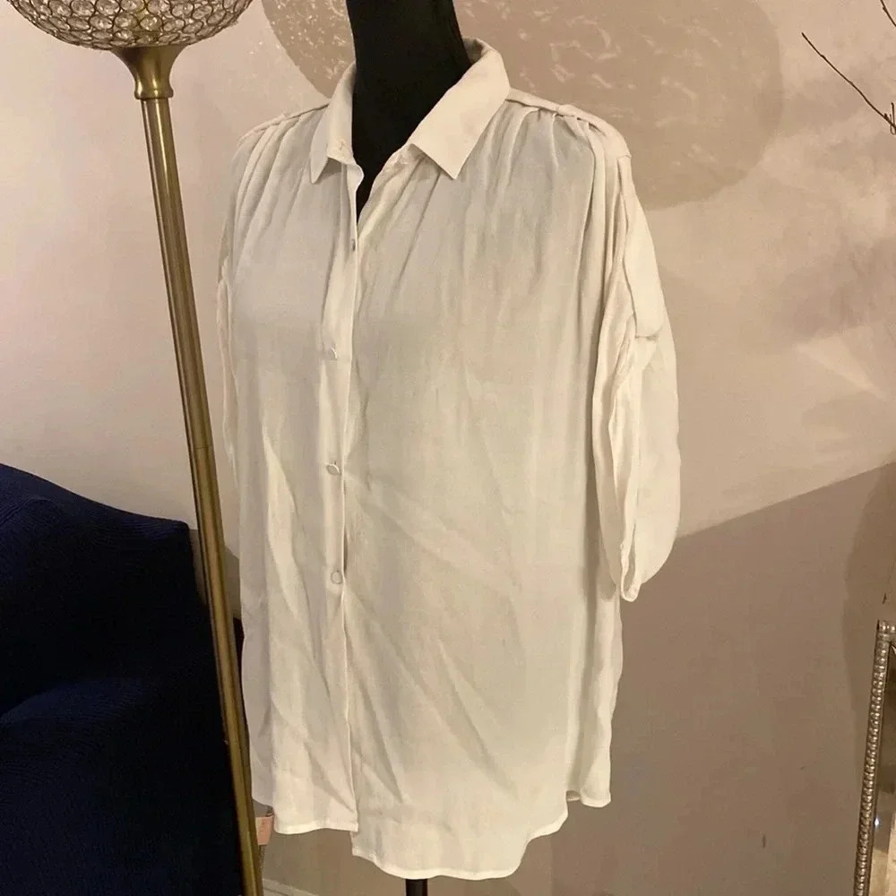 Diane von Furstenberg blouse size medium - Picture 3 of 8